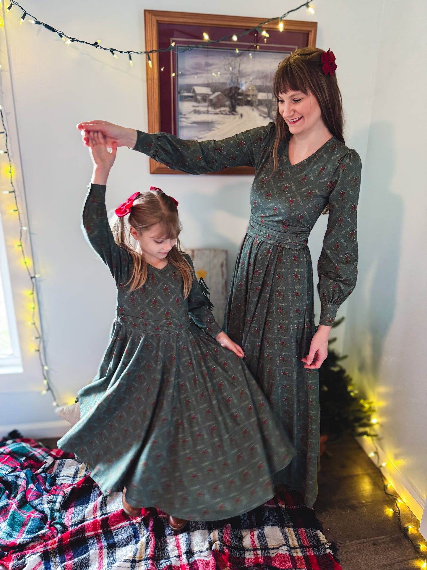 Mistletoe Moments ~ Mini Laureate Drees