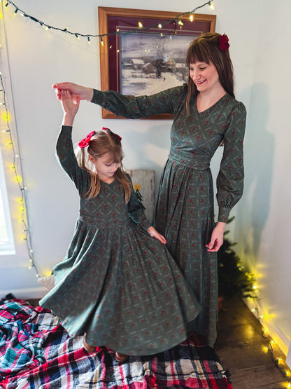 Mistletoe Moments ~ Mini Laureate Drees