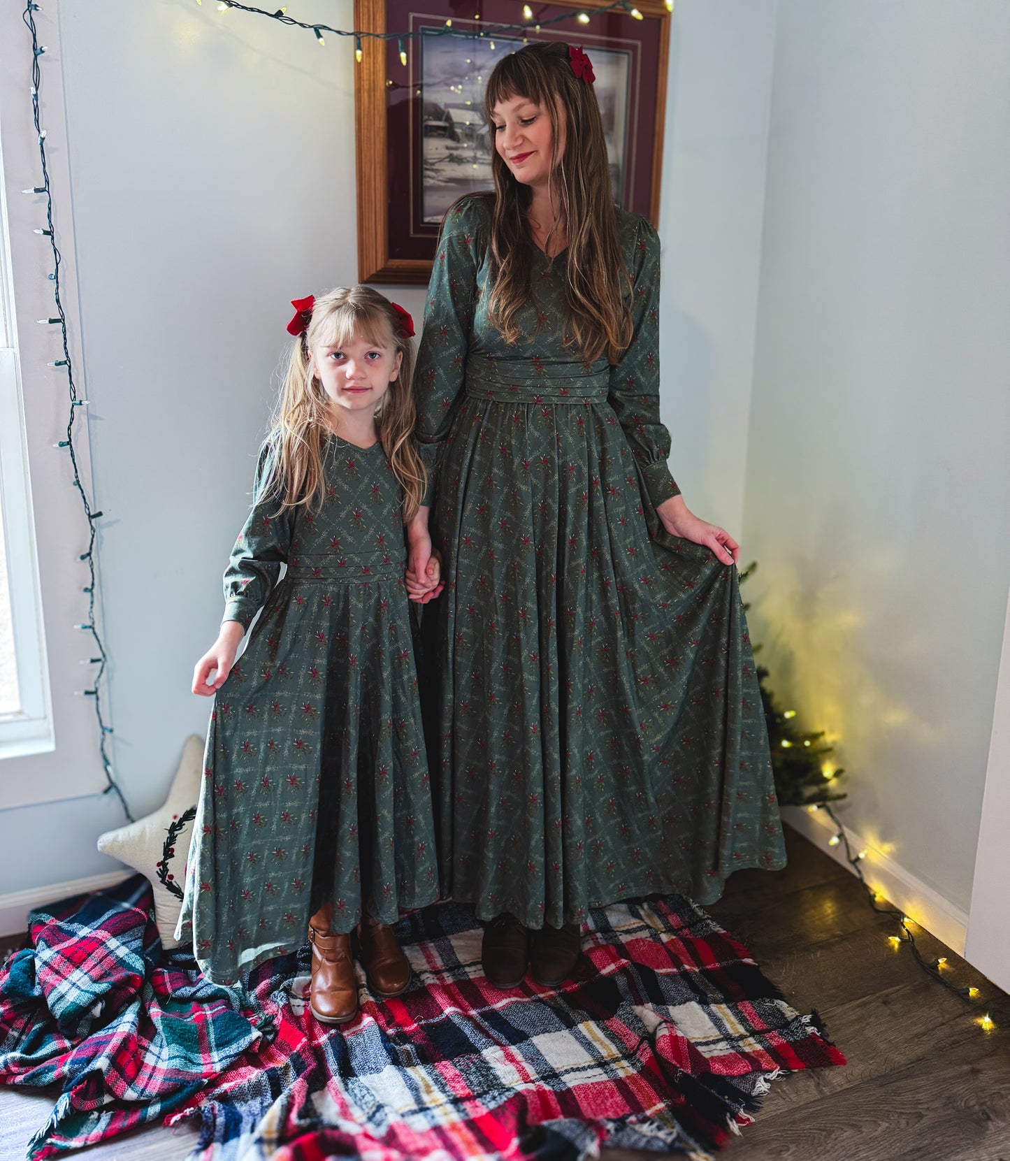 Mistletoe Moments ~ Mini Laureate Drees