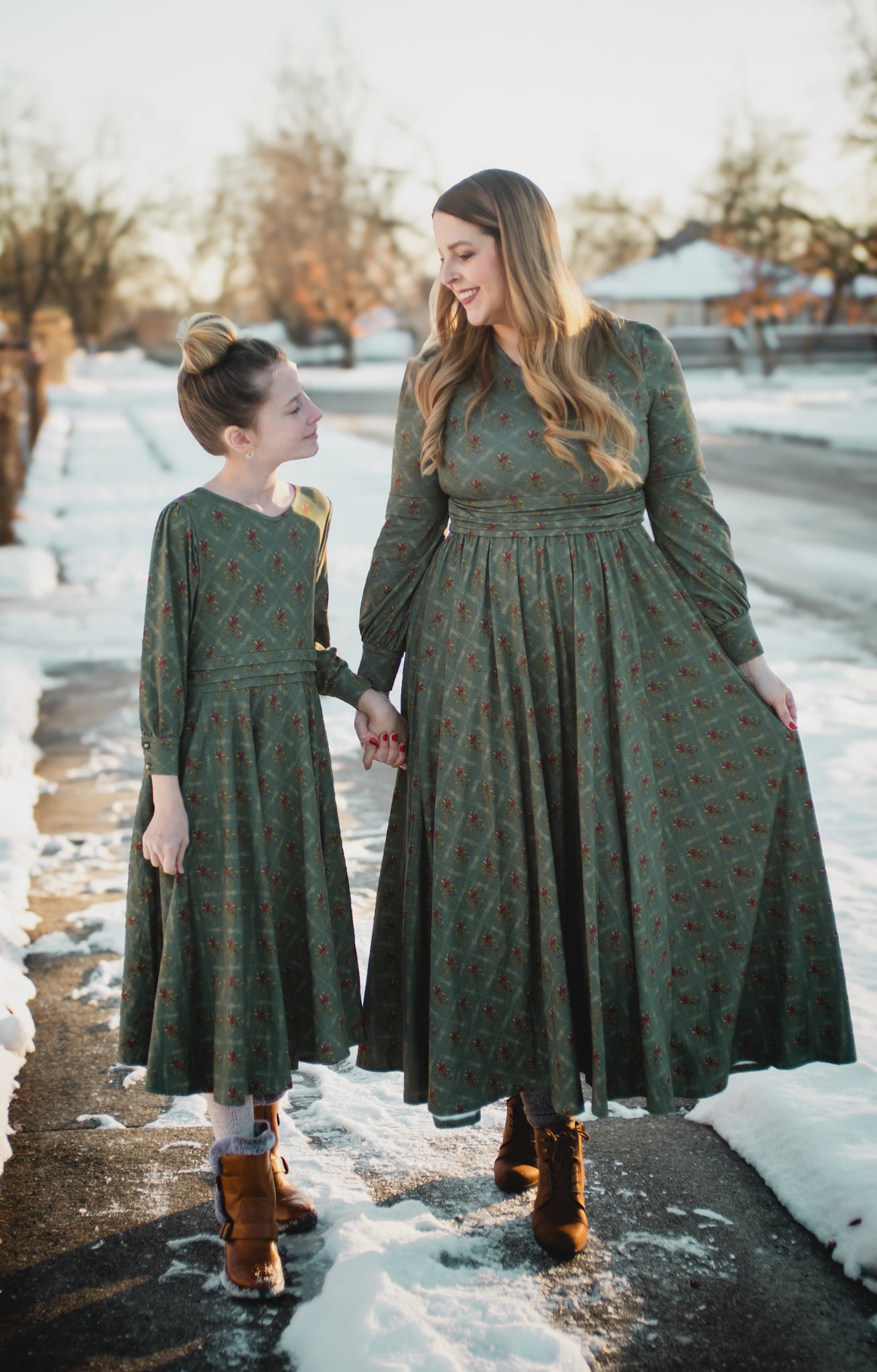 Mistletoe Moments ~ Mini Laureate Drees