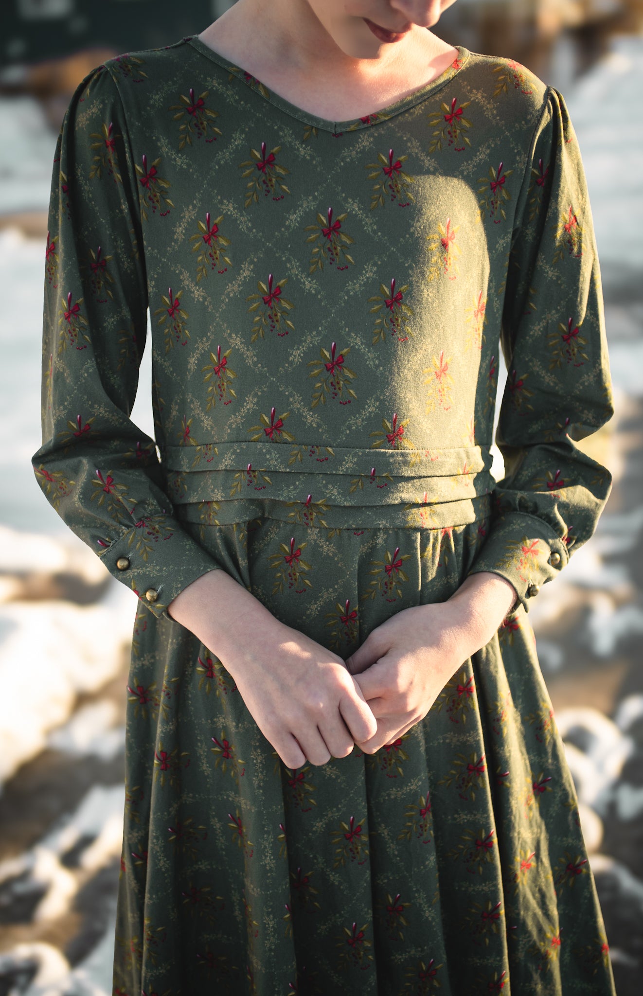 Mistletoe Moments ~ Mini Laureate Drees