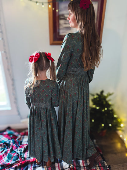 Mistletoe Moments ~ Mini Laureate Drees