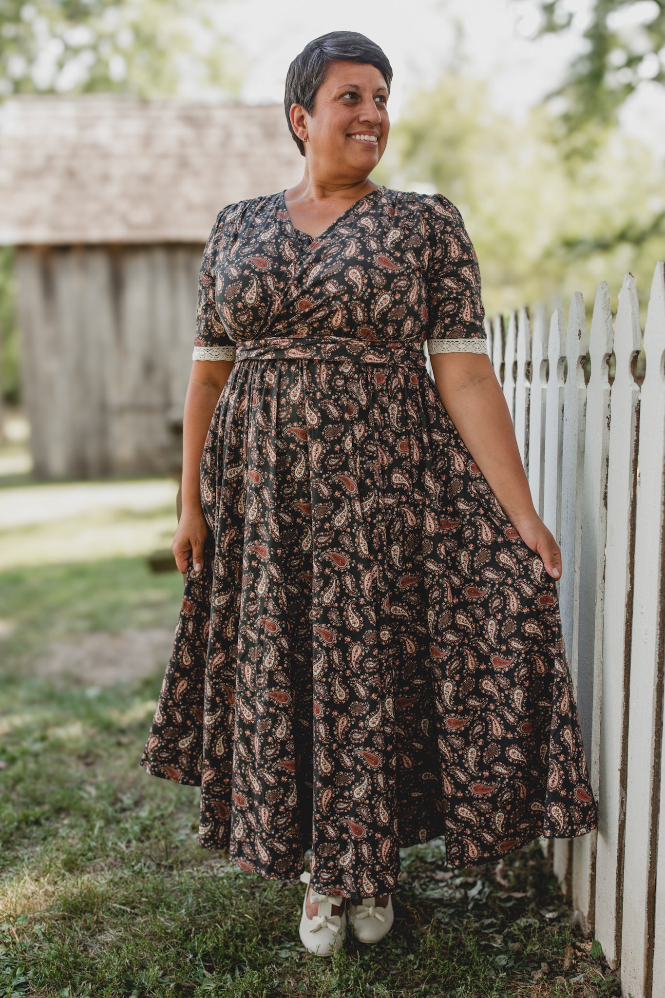 woman wearing a modest nursing black patterned dress