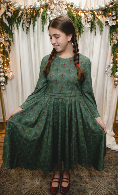 Mistletoe Moments ~ Mini Laureate Drees