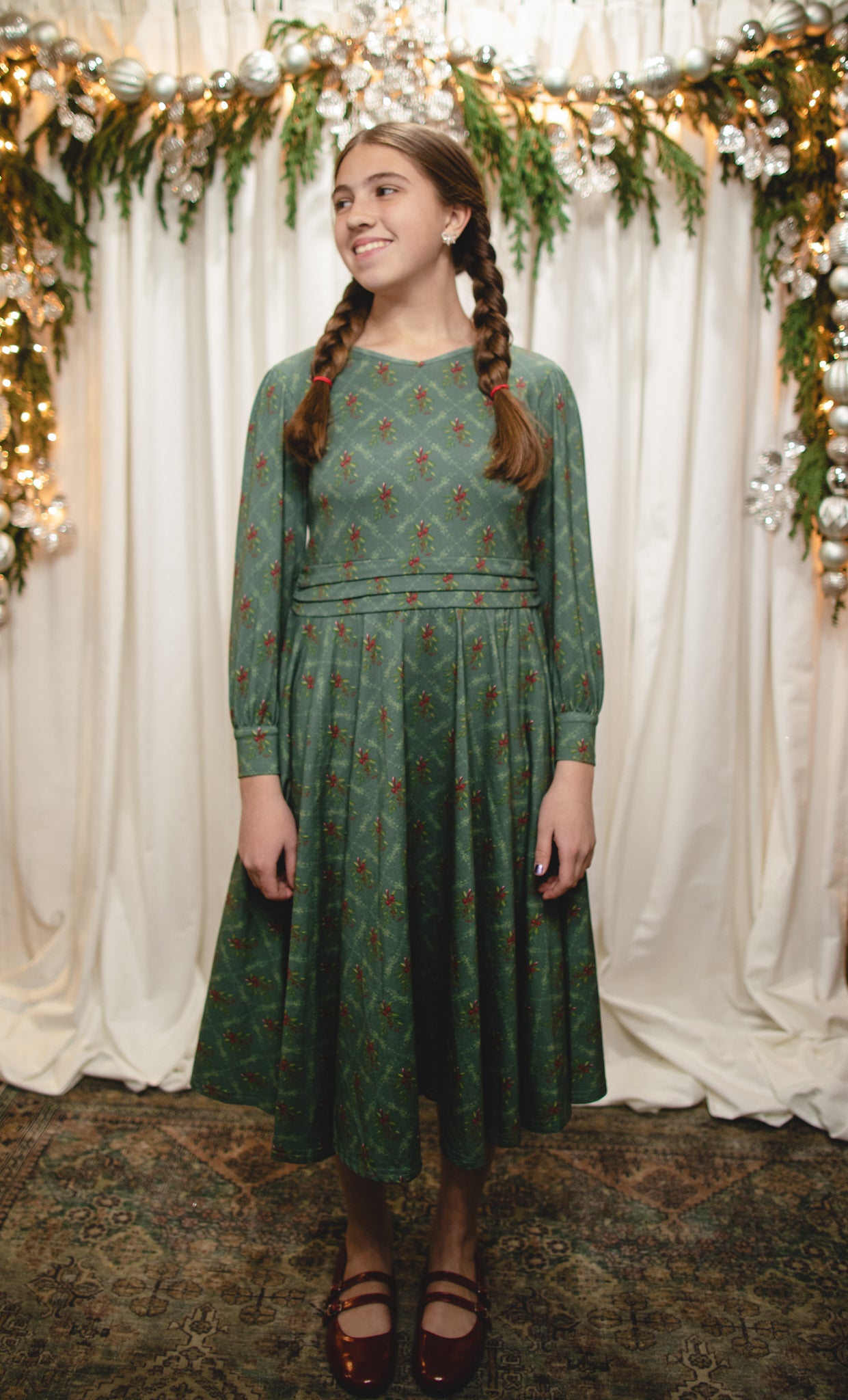 Mistletoe Moments ~ Mini Laureate Drees
