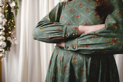 Mistletoe Moments ~ Mini Laureate Drees