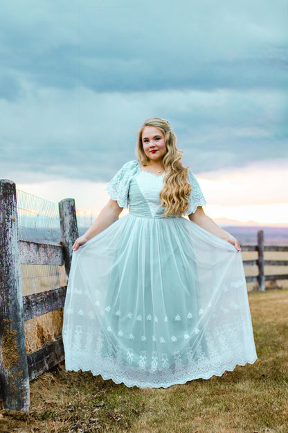 Esmerée ~ Lorehaven Gown