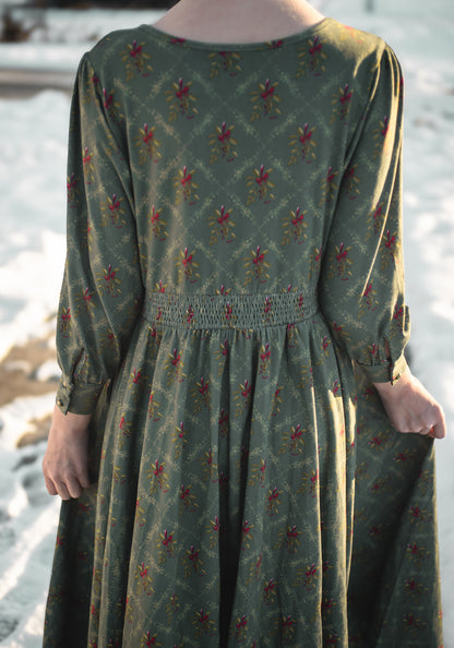 Mistletoe Moments ~ Mini Laureate Drees