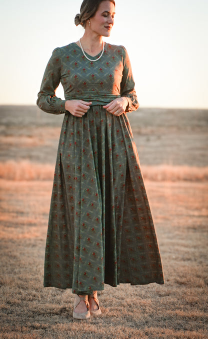Mistletoe Moments ~ Laureate Dress
