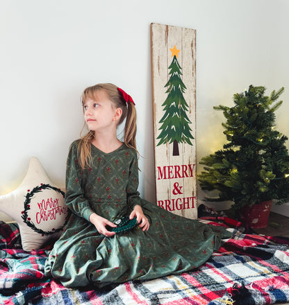 Mistletoe Moments ~ Mini Laureate Drees