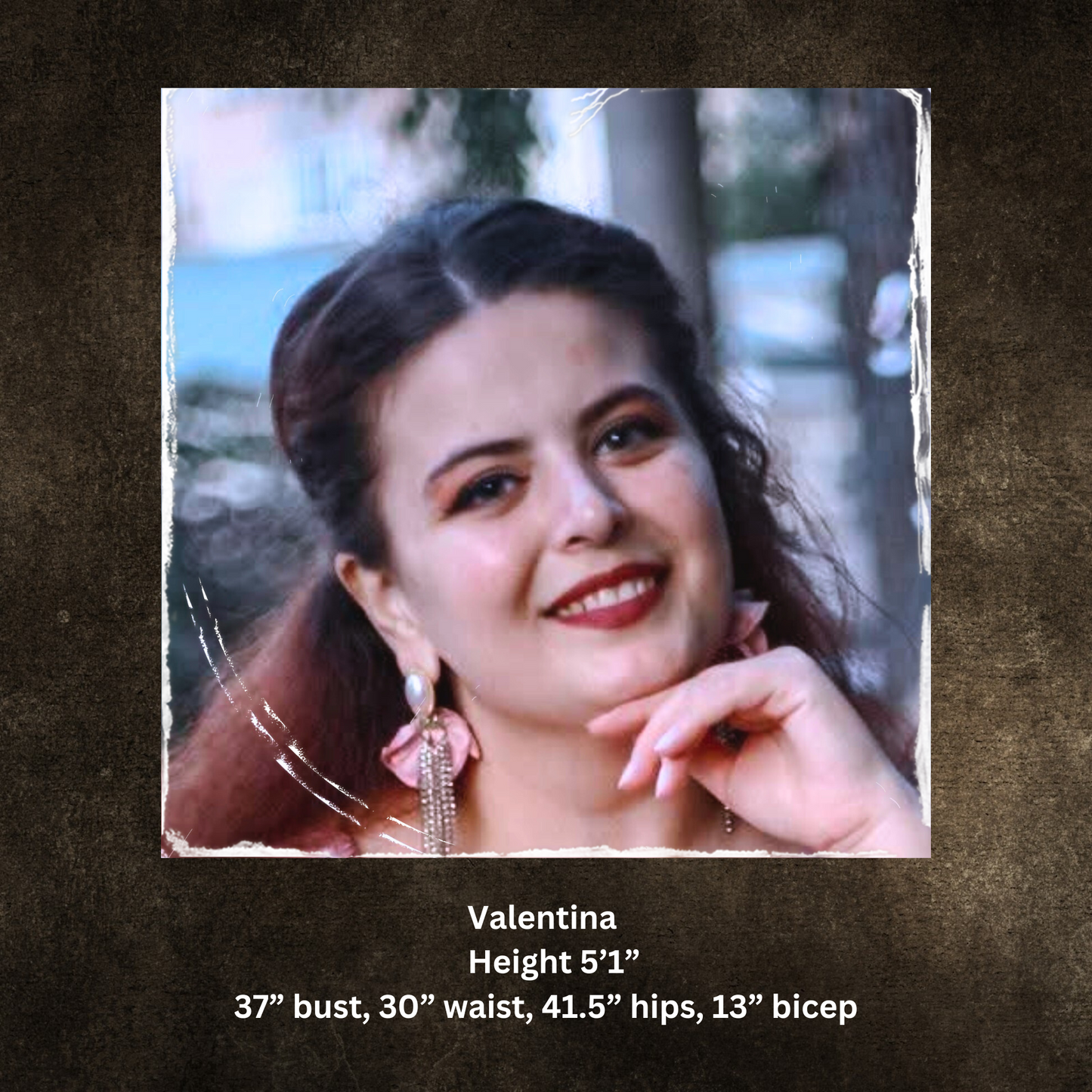 Woman with text overlay about her measurements on a textured brown background