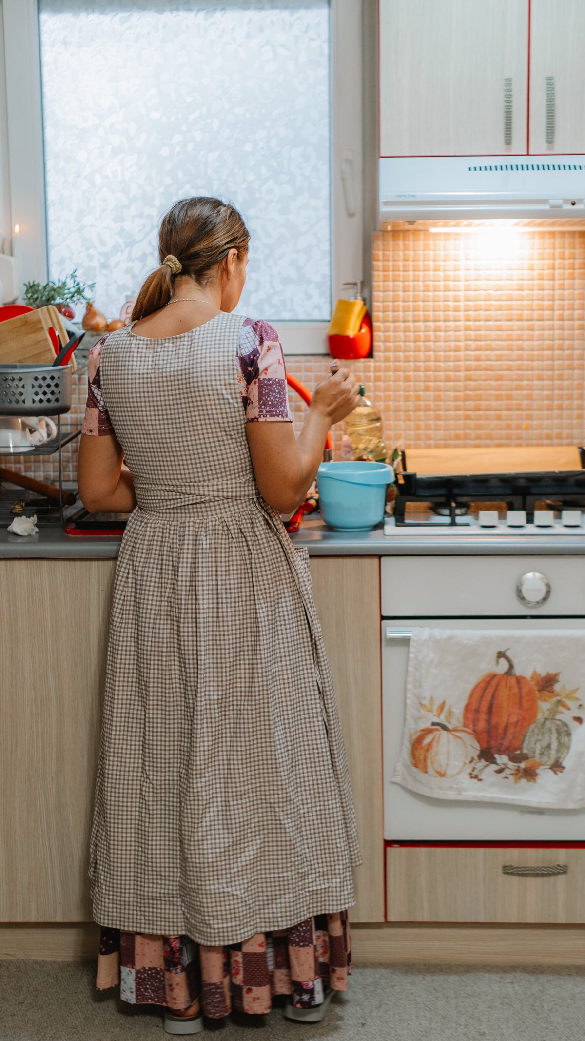 Nutmeg Gingham ~ Pinafore Apron