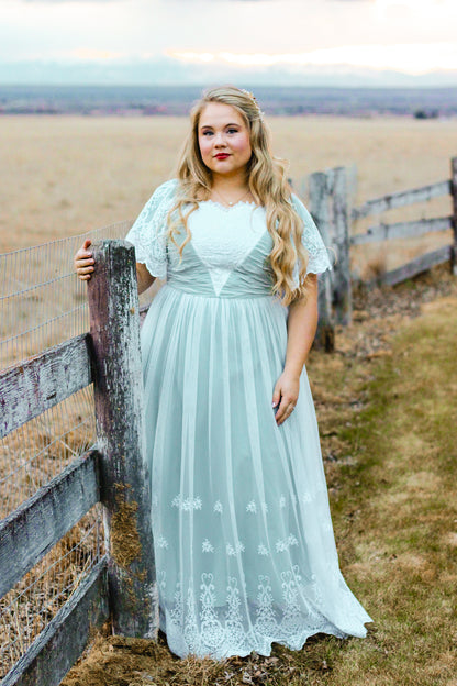 Esmerée ~ Lorehaven Gown