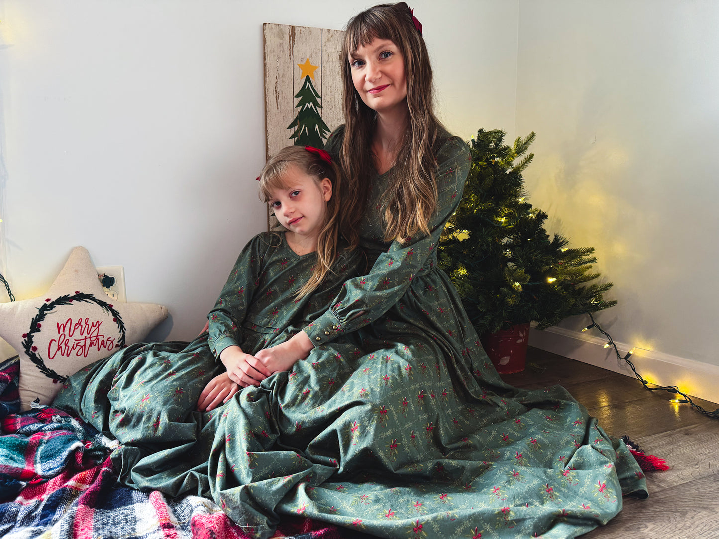 Mistletoe Moments ~ Mini Laureate Drees