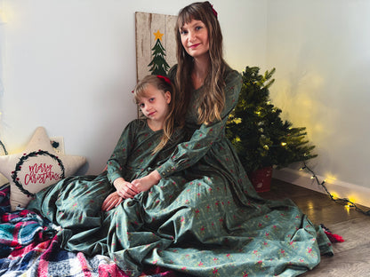 Mistletoe Moments ~ Mini Laureate Drees