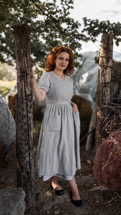 Nutmeg Gingham ~ Pinafore Apron